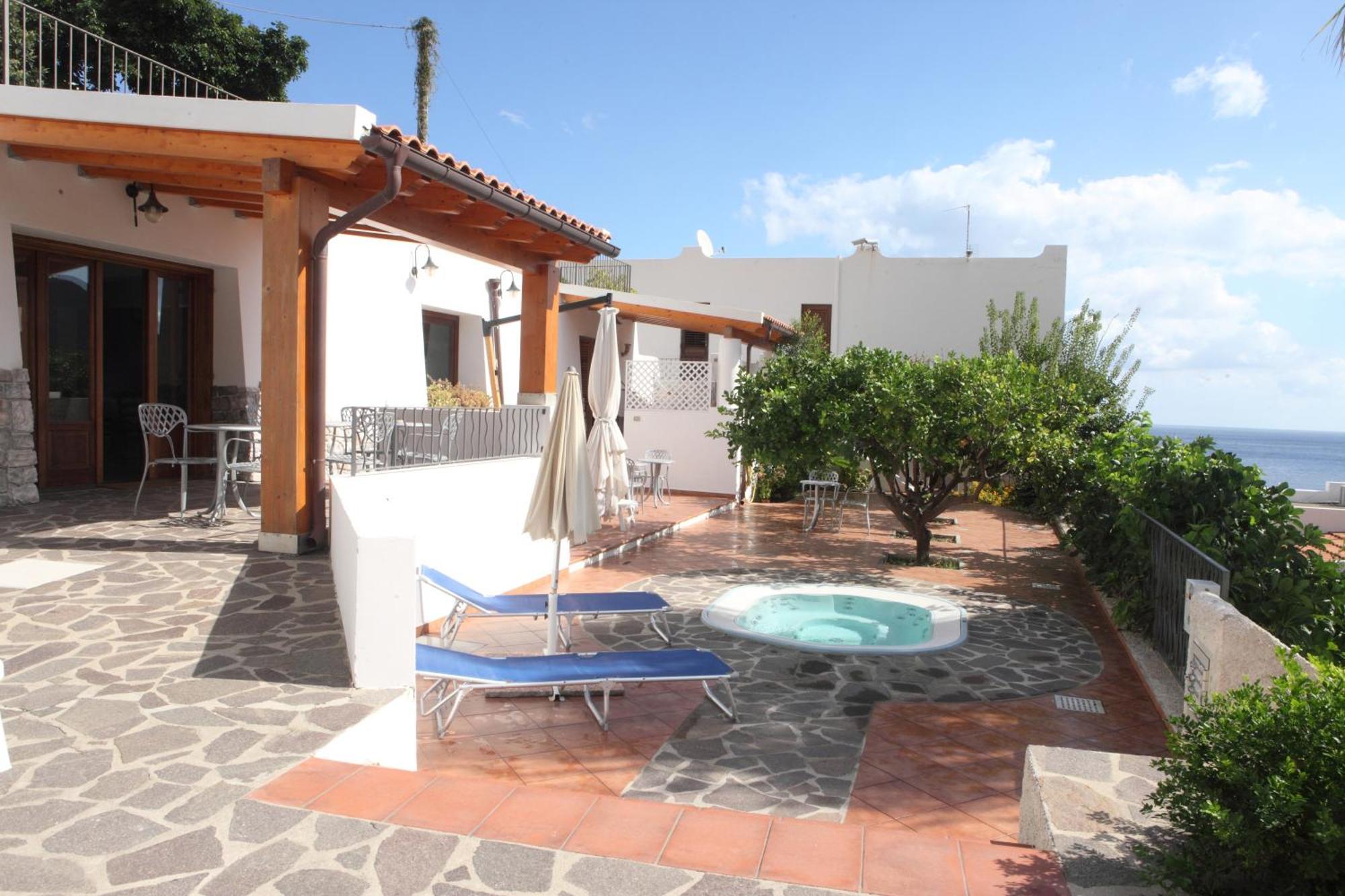 Hotel Residence La Villetta Canneto  Exterior photo