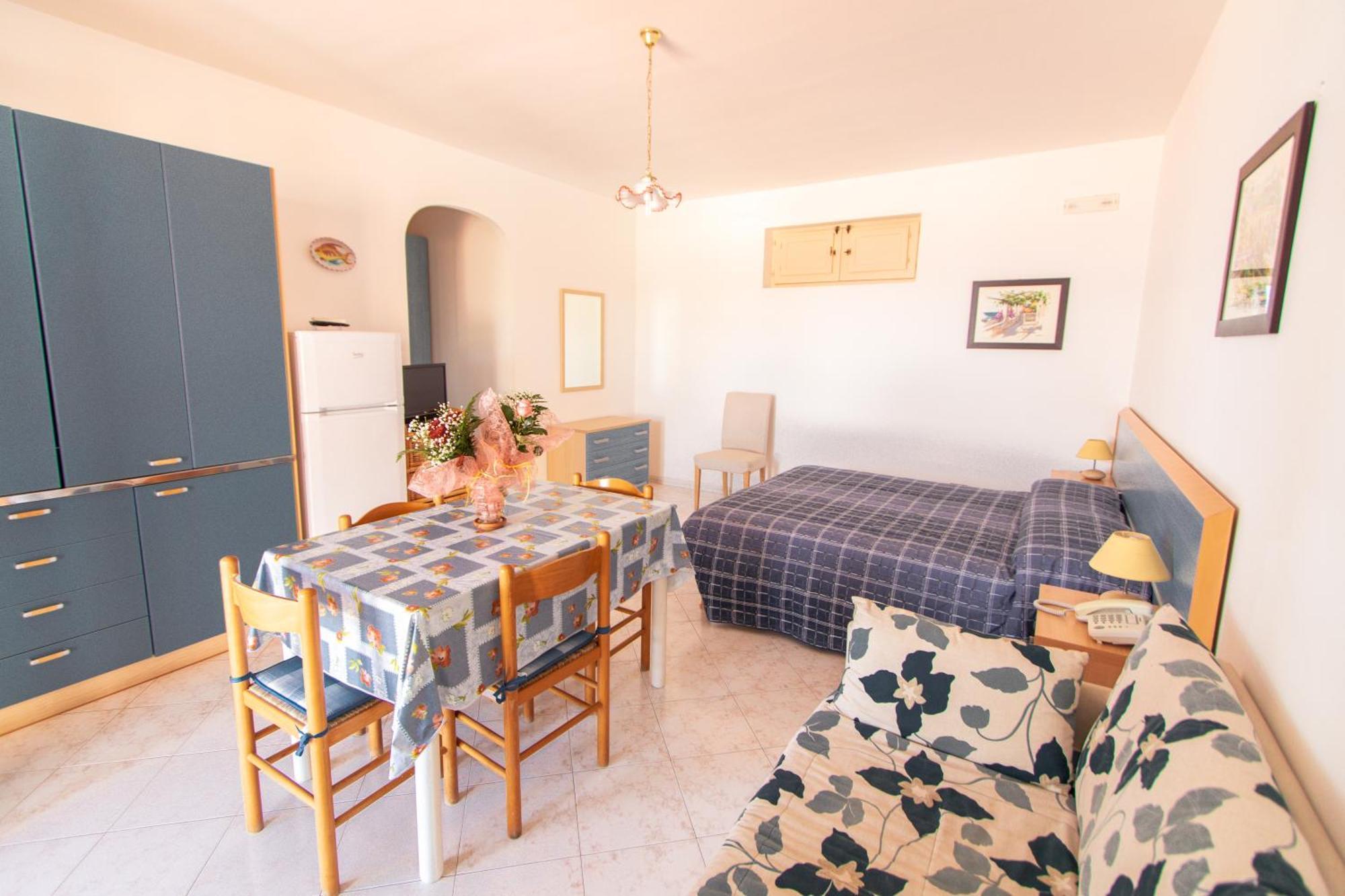 Hotel Residence La Villetta Canneto  Room photo