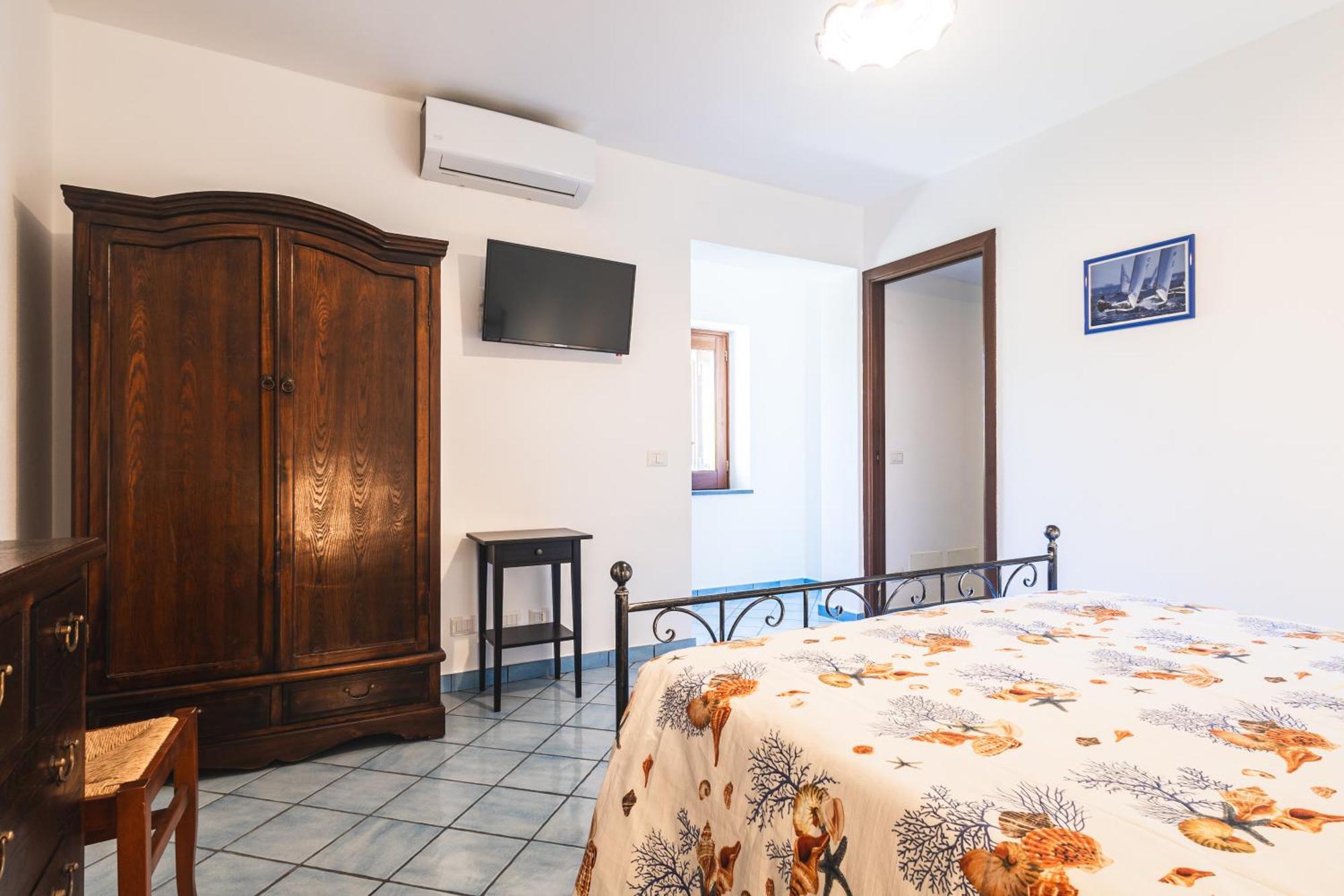 Hotel Residence La Villetta Canneto  Exterior photo