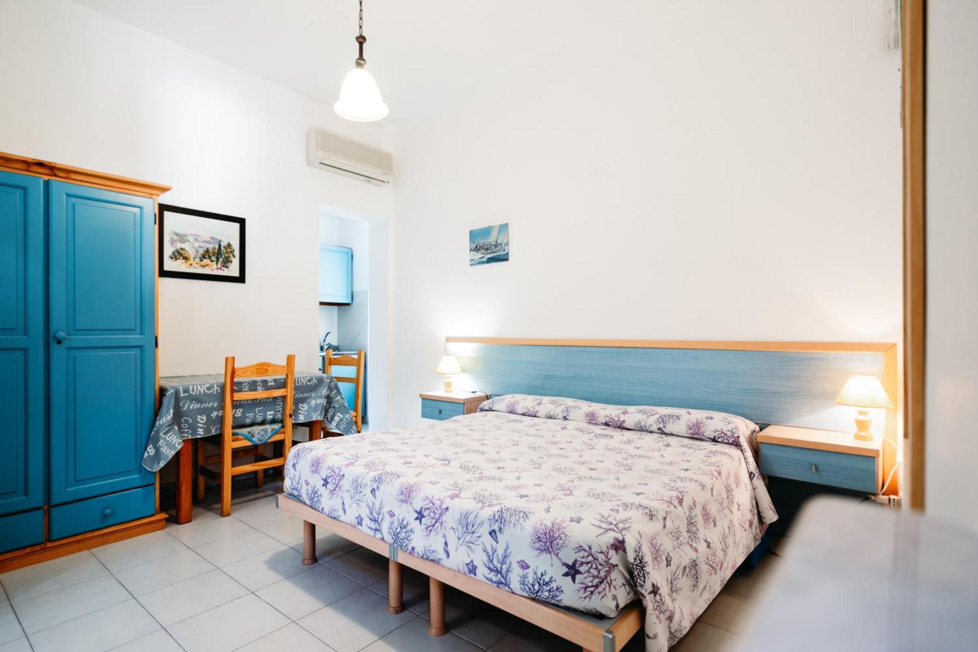 Hotel Residence La Villetta Canneto  Room photo