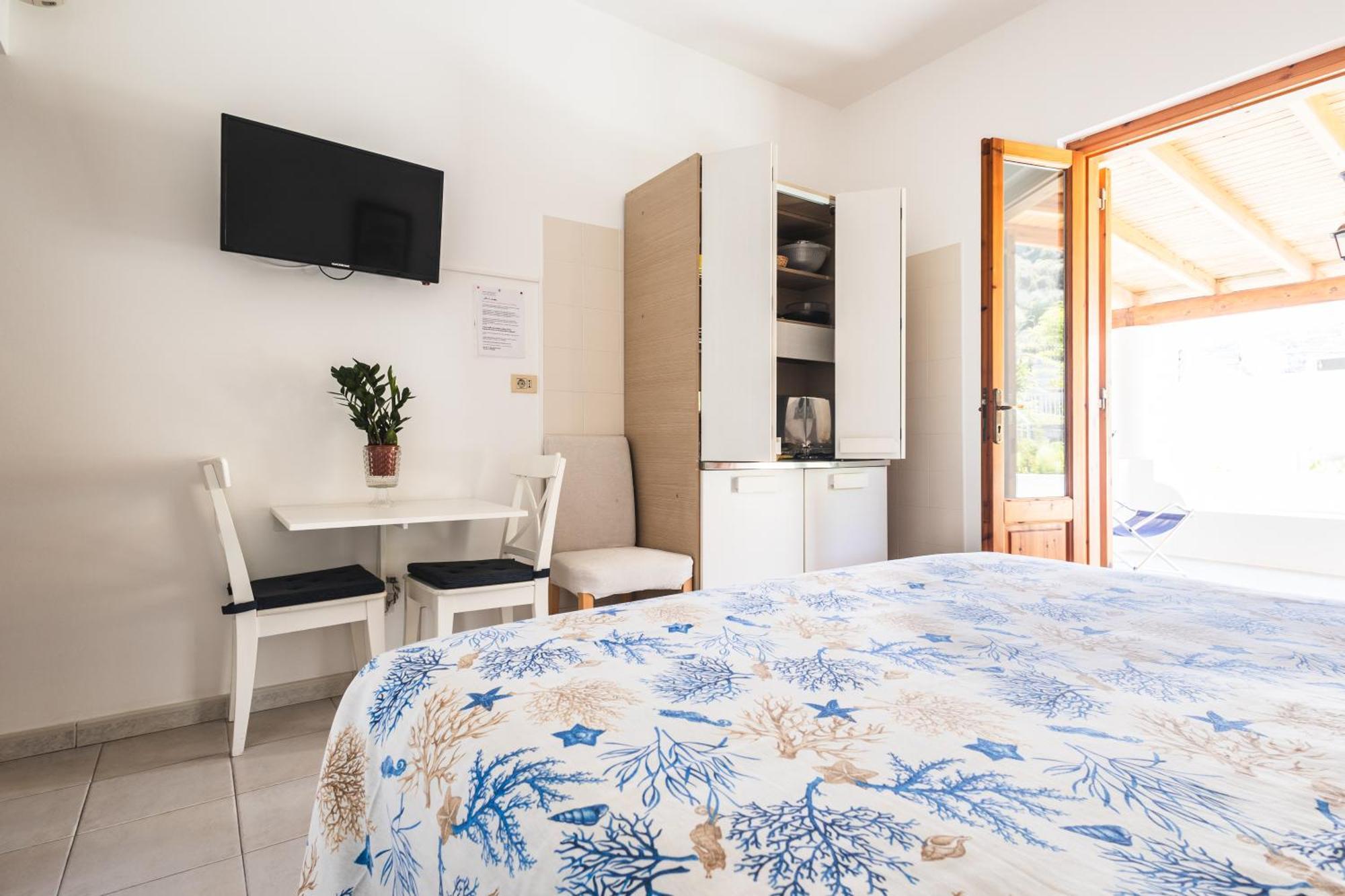Hotel Residence La Villetta Canneto  Room photo
