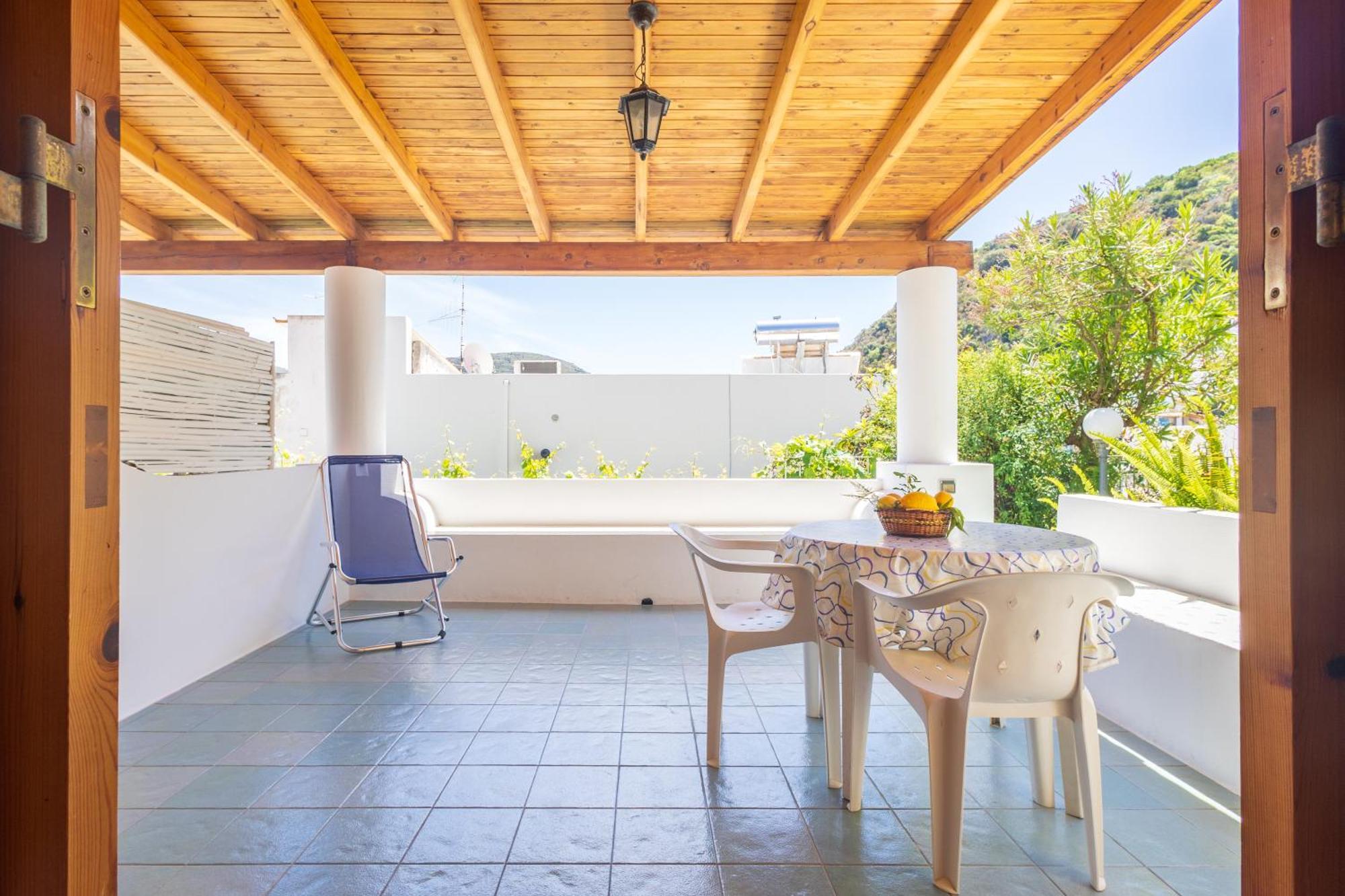 Hotel Residence La Villetta Canneto  Exterior photo