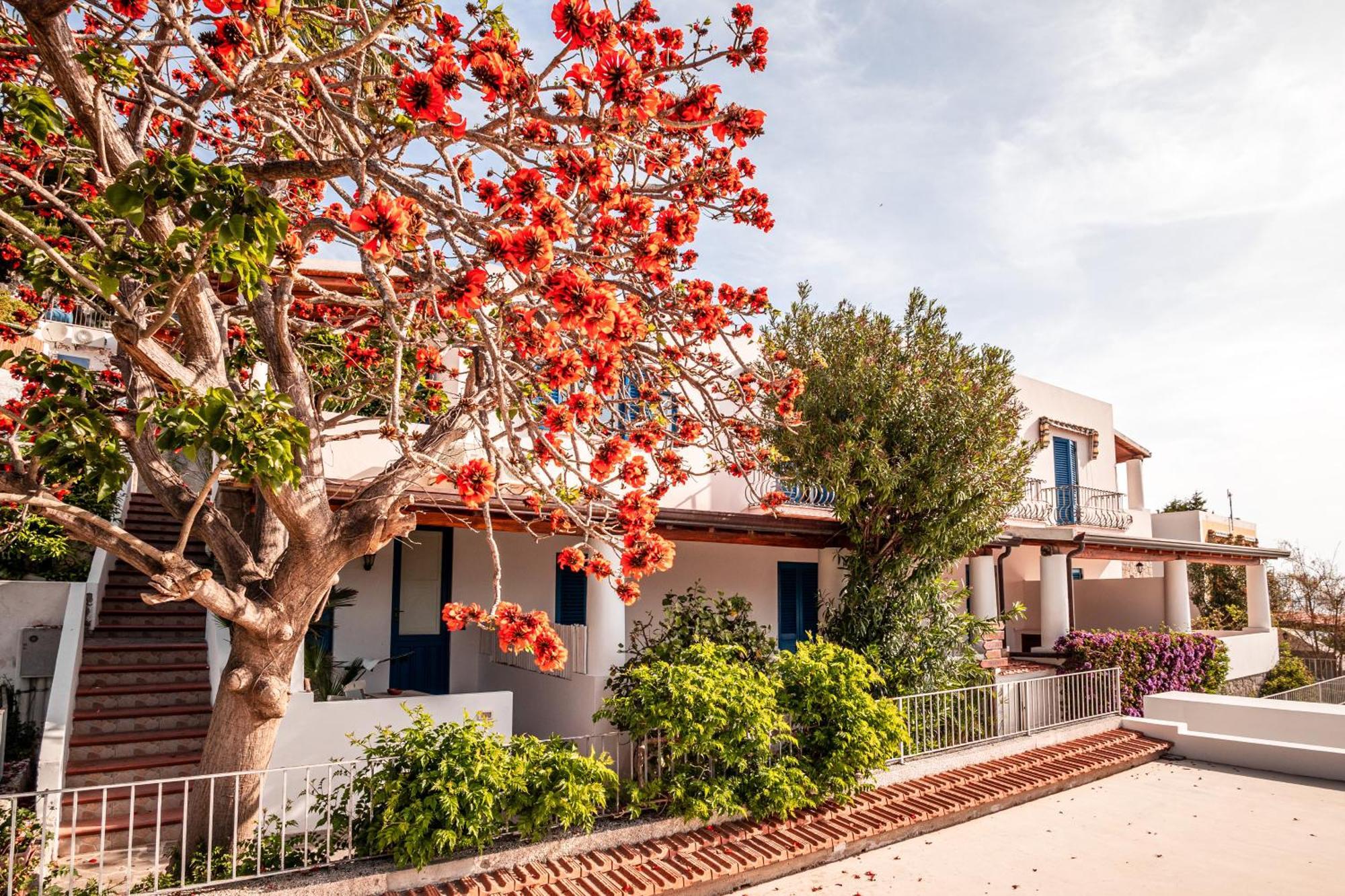 Hotel Residence La Villetta Canneto  Exterior photo