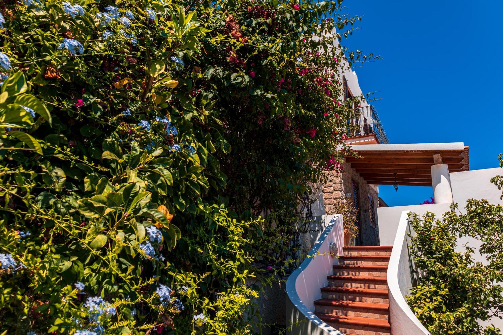 Hotel Residence La Villetta Canneto  Exterior photo