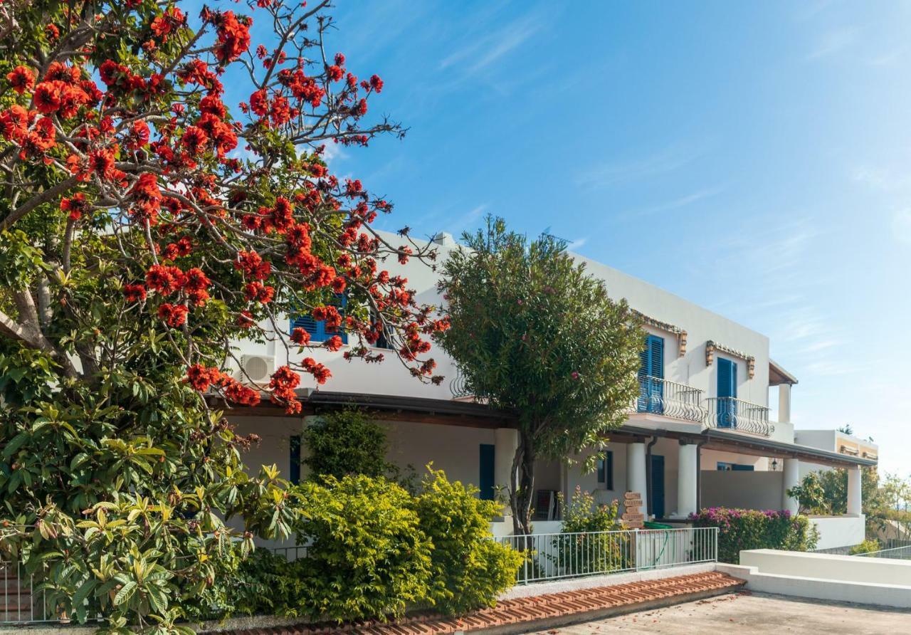 Hotel Residence La Villetta Canneto  Exterior photo